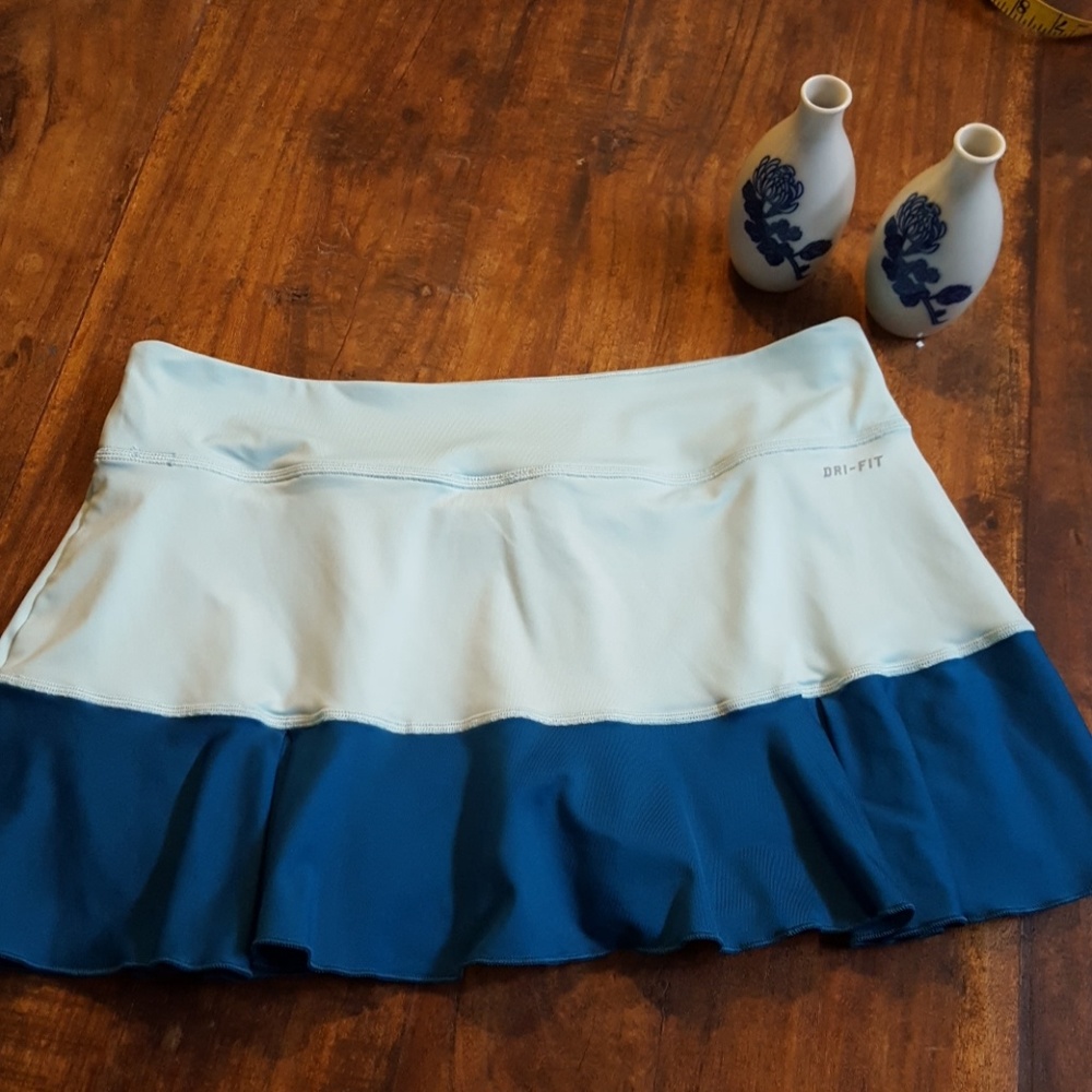 EUC Nike Teal & Turquoise Skort